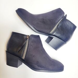 Soda Size 5.5 woman's Black Ankle Boot zip up booties faux suede nwot